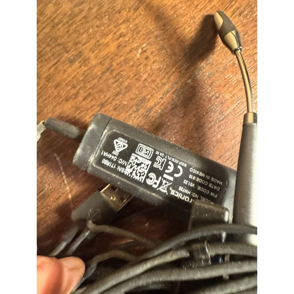 Platonic Headset With Microphone And Control Buttons Hw725 Model No
